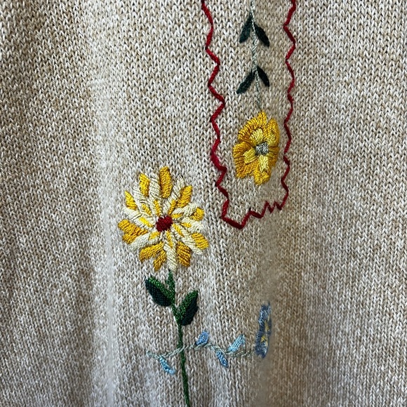 Embroidered Salon Studio by Haband XL - Picture 4 of 9